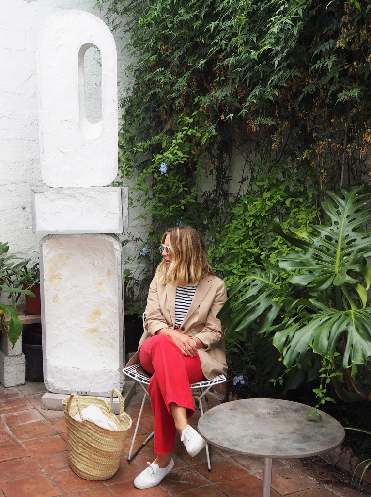Alexis Foreman from Style Memos looking incredibly stylish in The Barbabra Hepworth Museum, St Ives